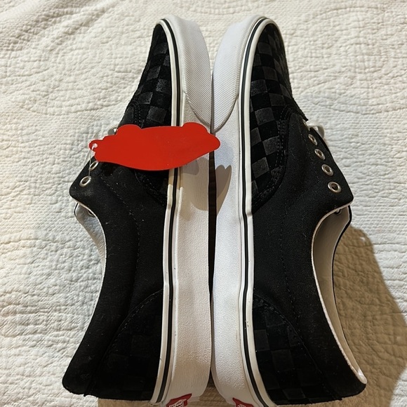 Van’s Deboss Checkerboard Era men’s 11.5. NWT - Picture 6 of 7
